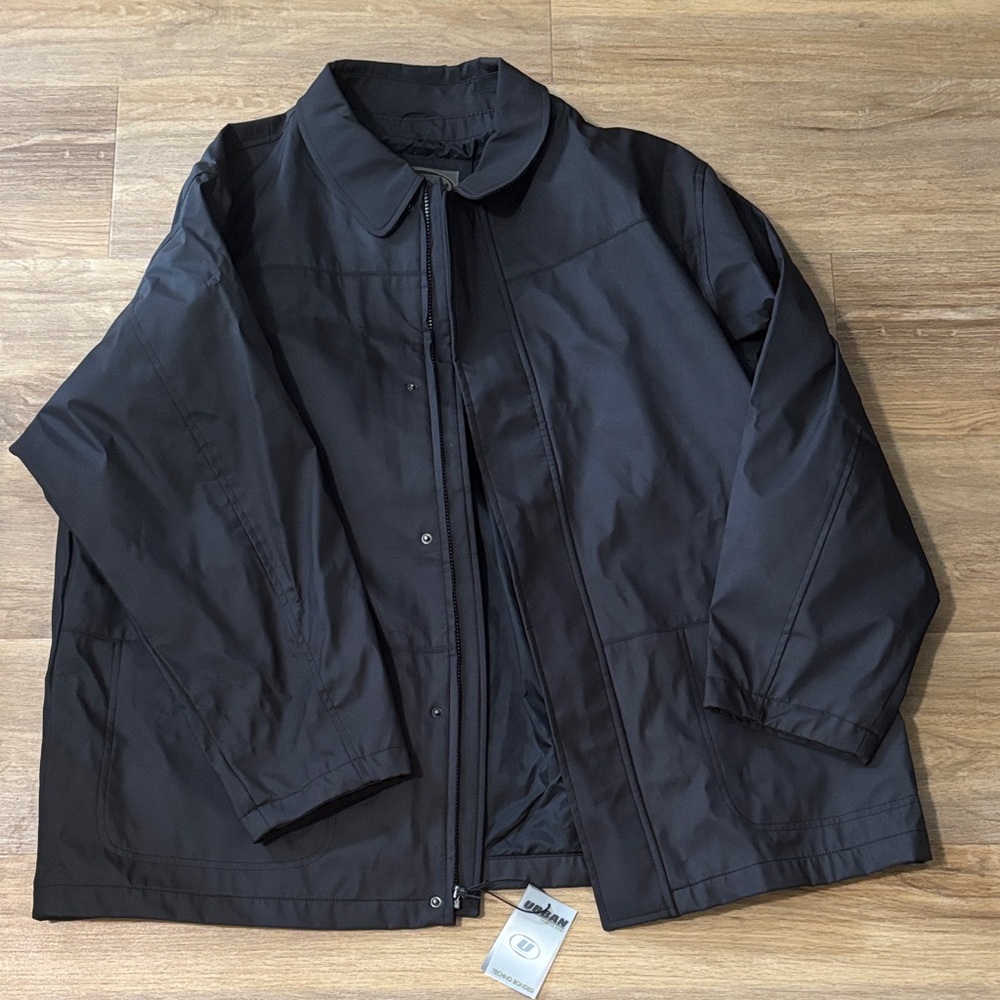Black Jacket with Collared Design⚪️⚪️